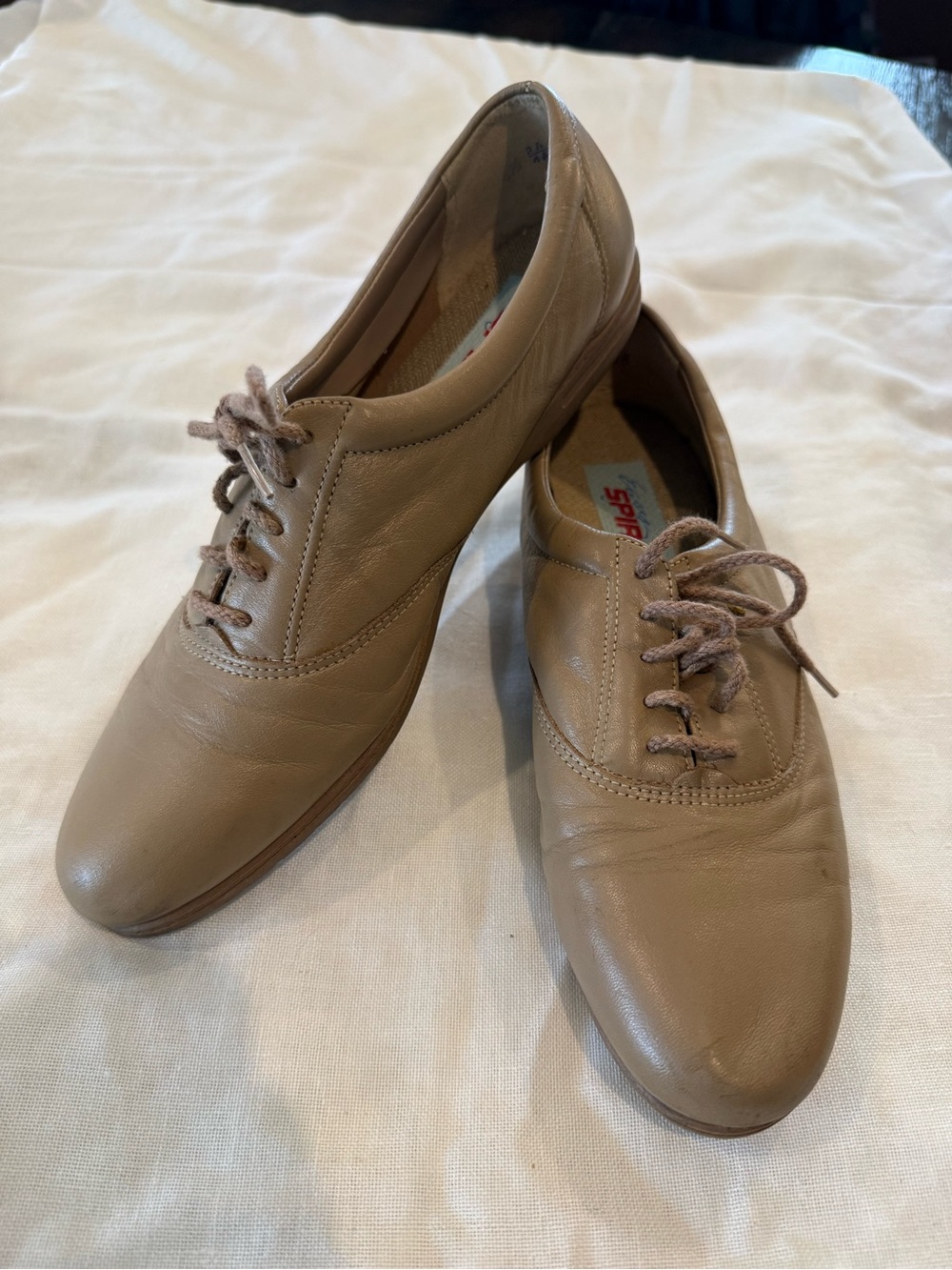 Easy Spirit Women's Taupe Lace-Up Flats